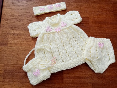 Hand knitted dolls clothes - dolls, to